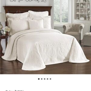 Luxurious Cream Comforter Set